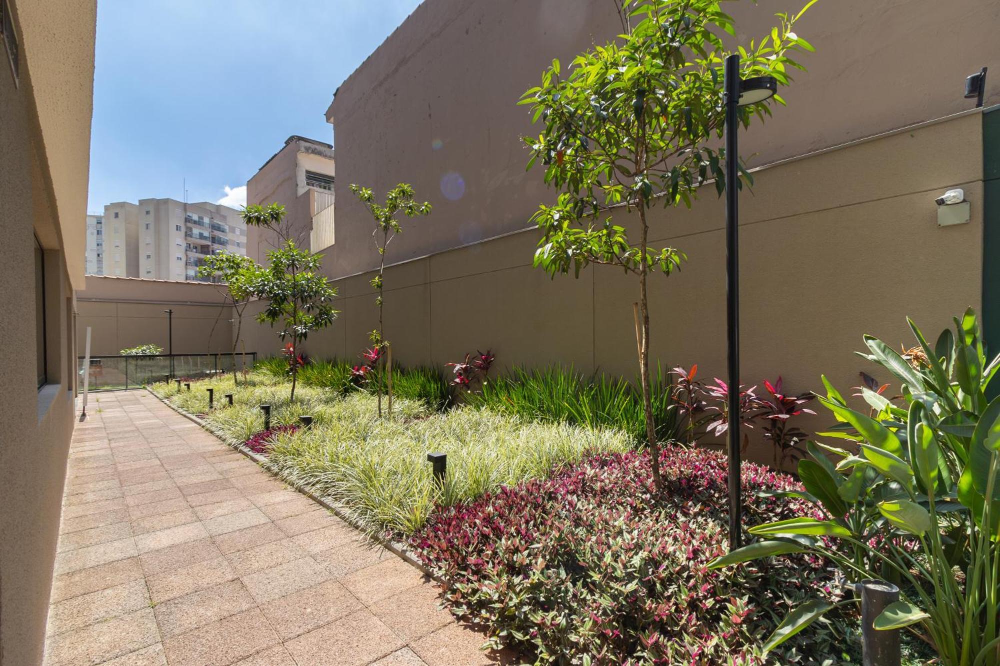 Flat Com Quarto Separado E Varanda A 200M Do Metro Vila Madalena * Sao Paulo